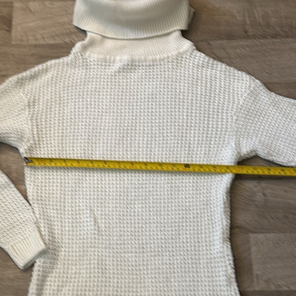 Venus Cream Dream. Size Medium. Sweater dress. - Picture 4 of 5